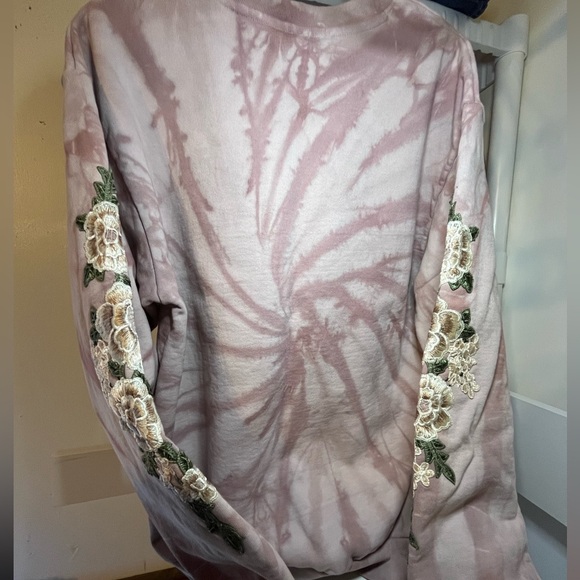 NWOT Civilregime Sweatshirt with embroidered roses down both sleeves. - Picture 4 of 9